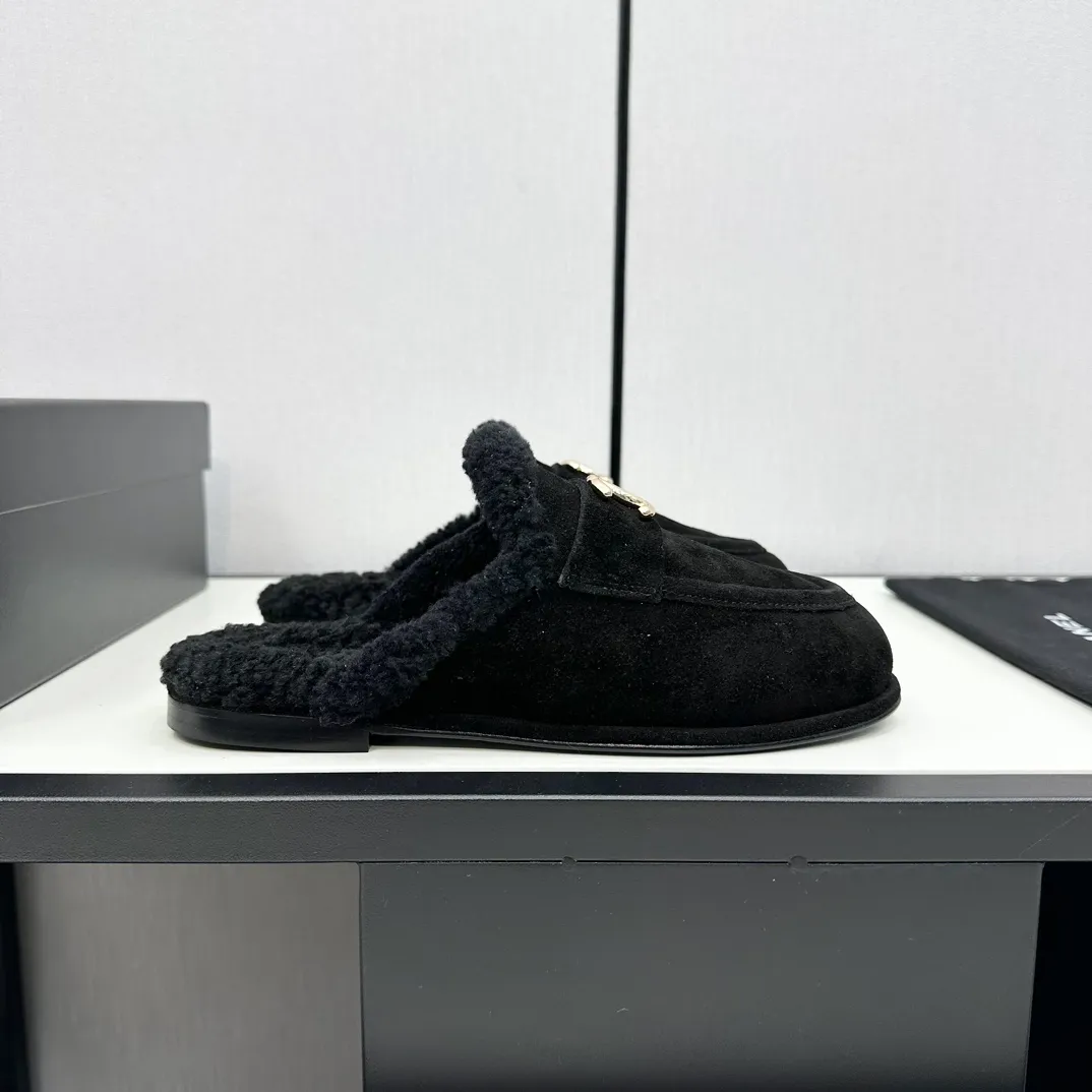 👟👟Ex-factory price 600👟👟Chanel 24K new furry loafers and Teddy furry shoes for autumn and winter. Very comfortable. Maillard brown is still very suitable for autumn and winter~ Suede upper, fur lining integrated, leather outsole Size: 35-39, other sizes are customized